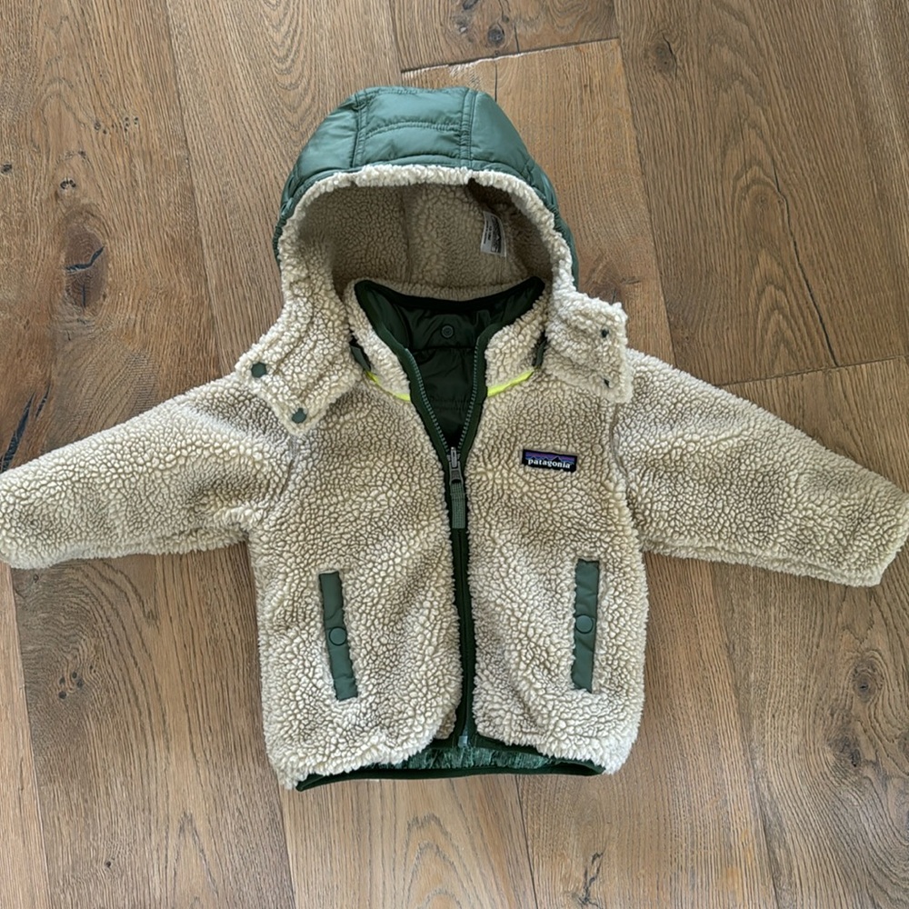 Patagonia Green and Cream Kids Jacket